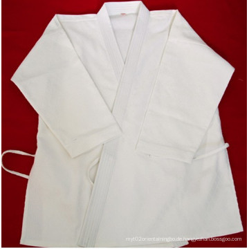 Weiße Karate Uniform